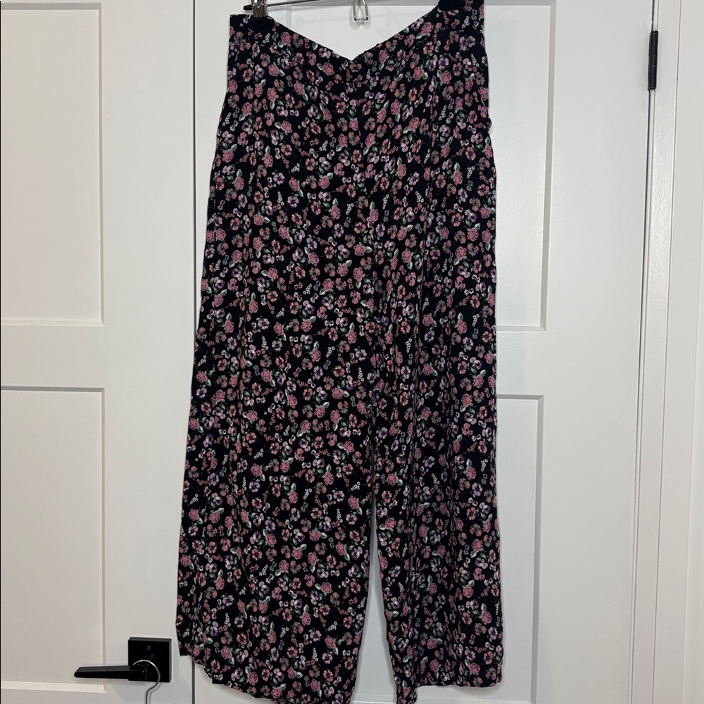FREE WITH PURCHASE Black Floral Print Wide-Leg Pants